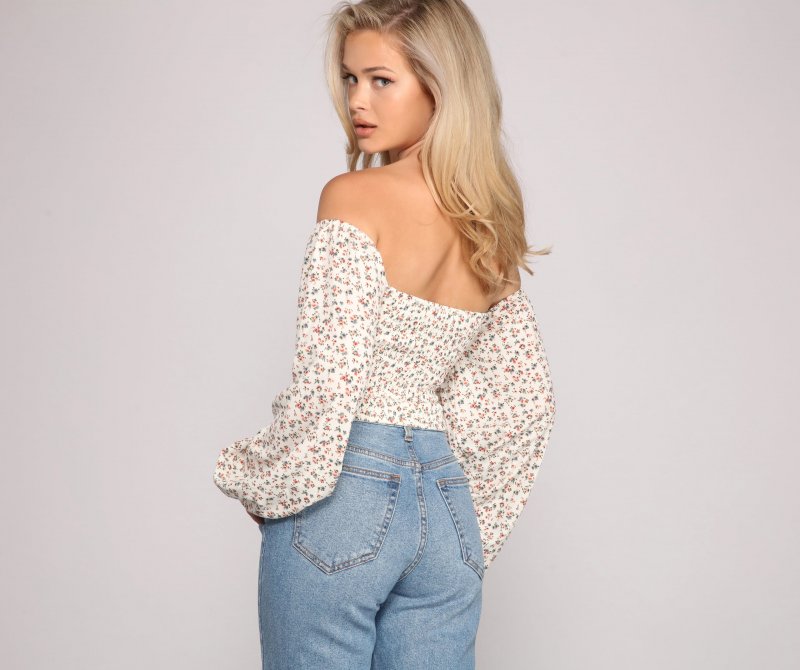 TableClothsUs Cover Me In Florals O-Ring Crop Top