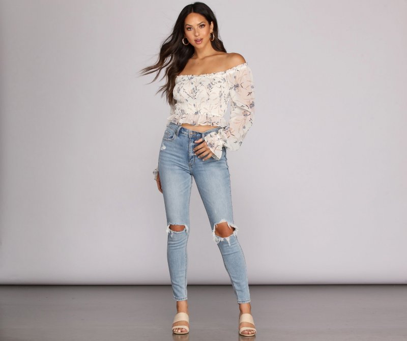 TableClothsUs Charming Florals Smocked Crop Top