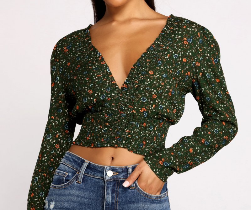 TableClothsUs Sweet Intentions Smocked Knit Floral Crop Top