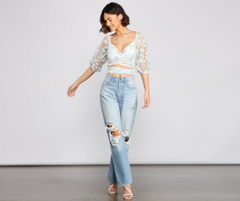 TableClothsUs Effortlessly Embroidered Floral Crop Top