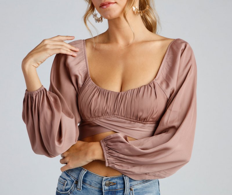 TableClothsUs Effortlessly Pretty Cropped Blouse