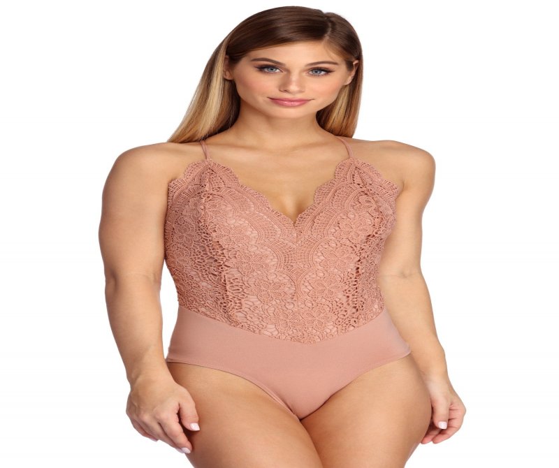 TableClothsUs Scalloped Lace Bodysuit