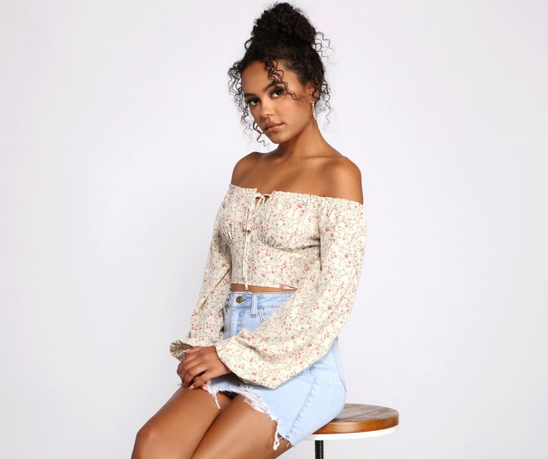 TableClothsUs Feeling Flirty In Florals Crop Top