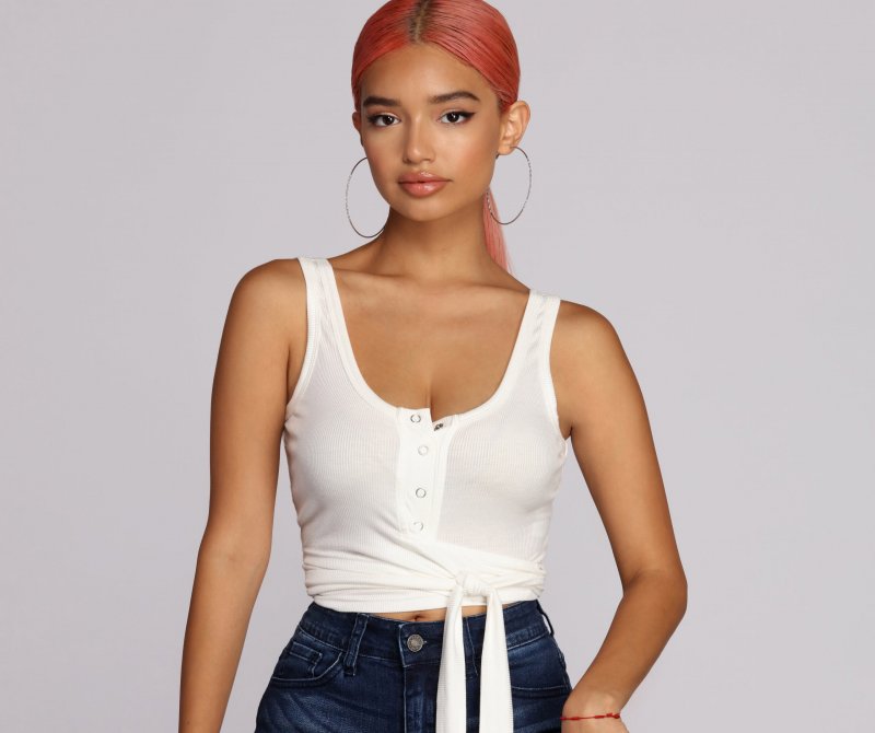 TableClothsUs Haute Henley Crop Top