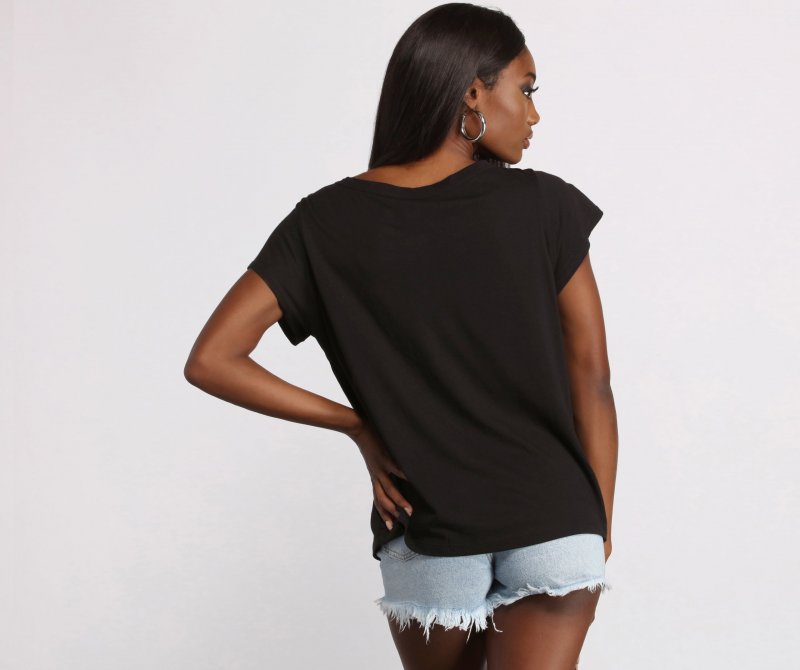 TableClothsUs True Love Short Sleeve Graphic Top