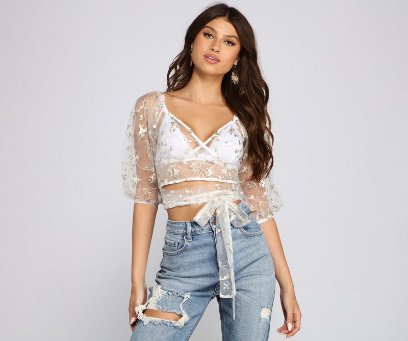 TableClothsUs Effortlessly Embroidered Floral Crop Top